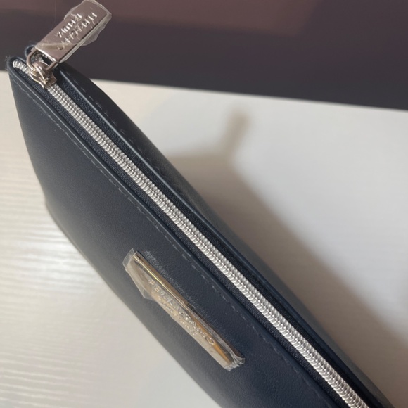 New Salvatore Ferragamo x Air India Navy Cosmetic Bag Case - Picture 2 of 8